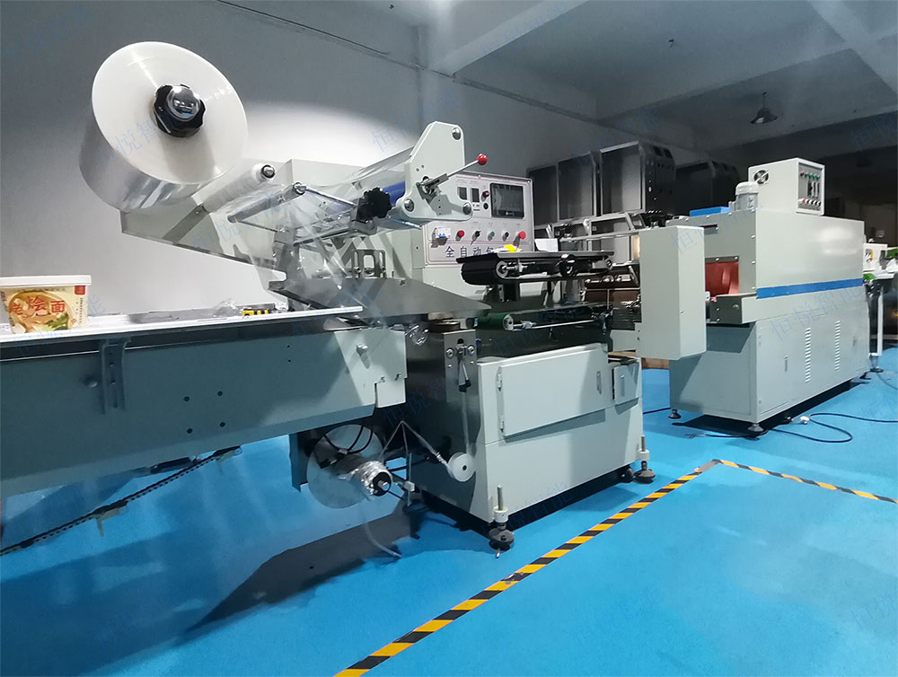 桶裝面熱收縮包裝機(jī).jpg 桶裝面熱收縮包裝機(jī).jpg