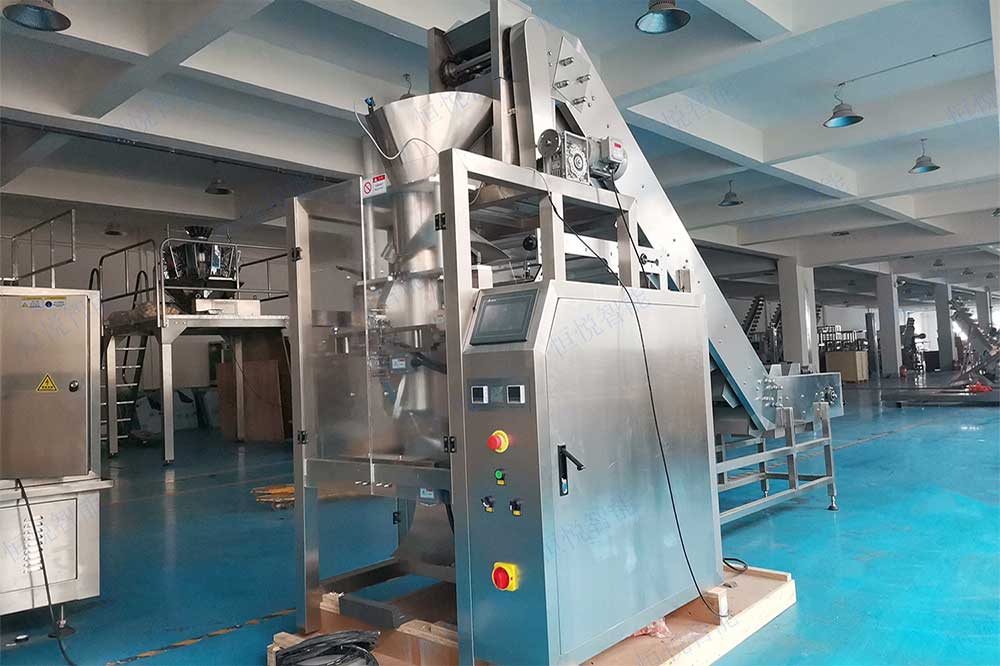 熱干面包裝機集成碗式上料機與全自動立式包裝機或給袋式包裝機相結(jié)合的方式實現(xiàn)自動上料 熱干面包裝機集成碗式上料機與全自動立式包裝機或給袋式包裝機相結(jié)合的方式實現(xiàn)自動上料