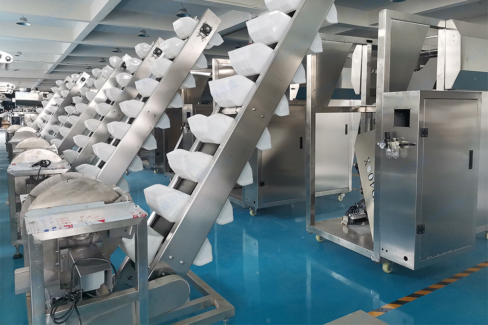 薄膜制袋的鮮土豆粉包裝機(jī)采用人工稱重與機(jī)器自動包裝相結(jié)合