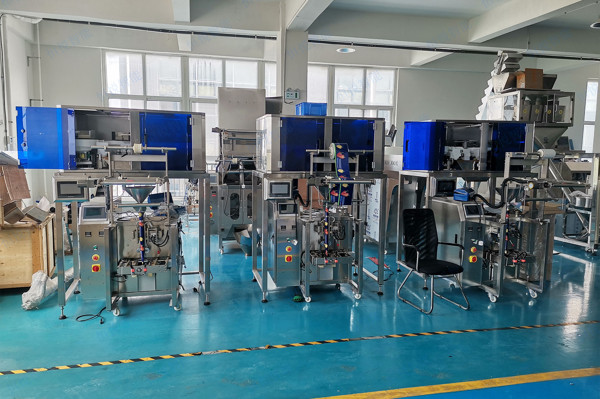 自動(dòng)稱重定量包裝機(jī)可實(shí)現(xiàn)快速、精準(zhǔn)的稱重和包裝