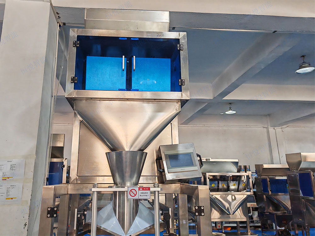 大米自動稱重包裝機主要由稱重系統(tǒng)、給料系統(tǒng)、包裝系統(tǒng)和控制系統(tǒng)等組成